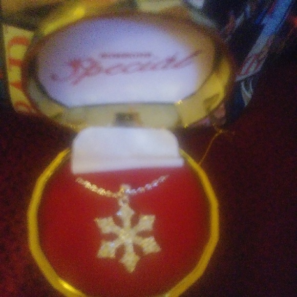 Snowflake Necklace - Picture 3 of 4